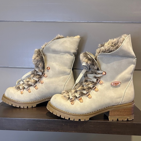 Lugz's Size 7 Women's Faux Fur-Lined Lace-Up Boots - Picture 4 of 8